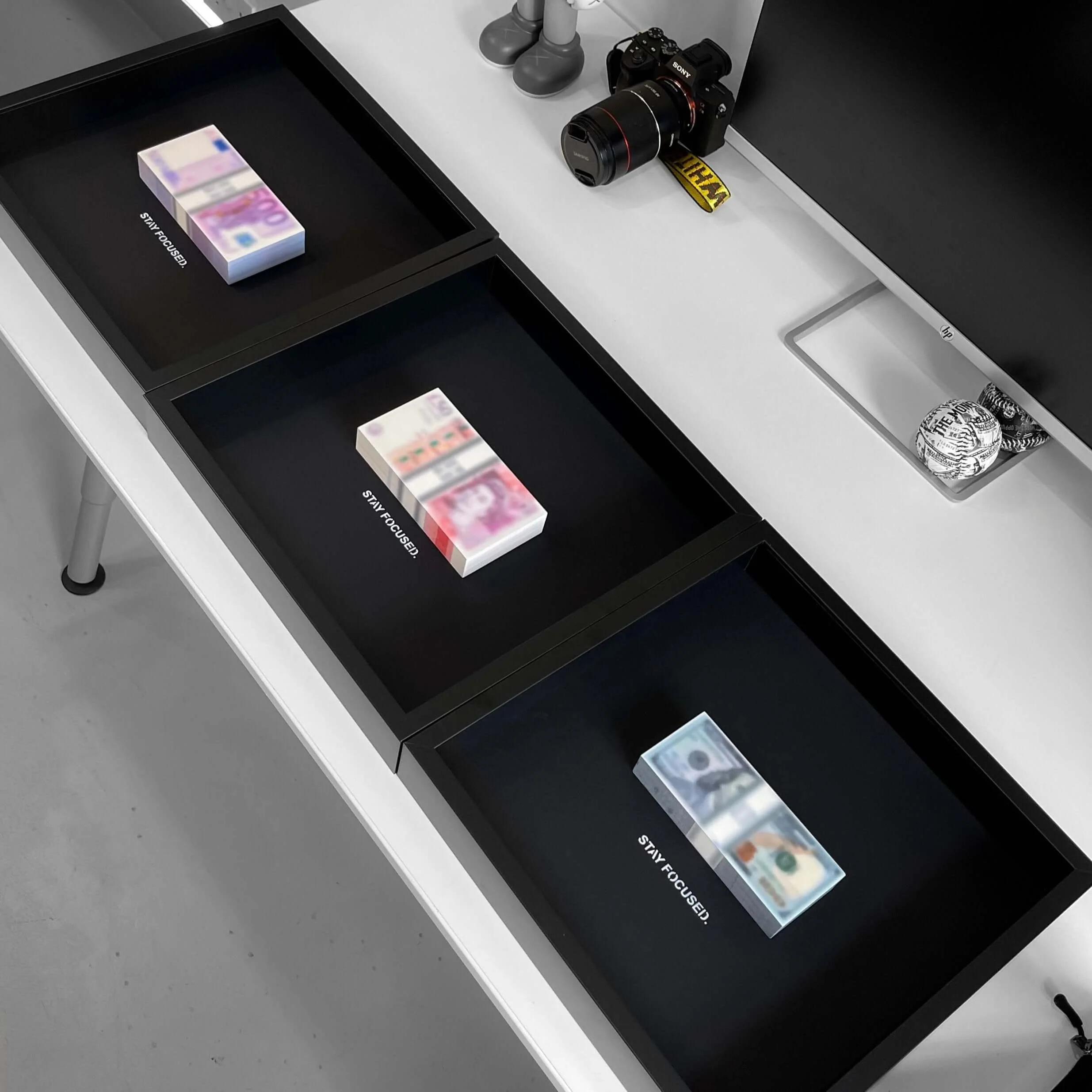 Blurred Stack - EUR - Image 6